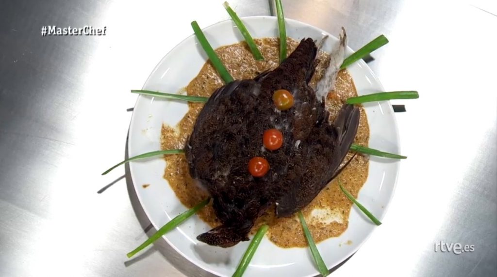 Este fue el plato de Saray "Pájaro muerto en lo alto de un plato" para prueba de eliminación en 'MasterChef'.