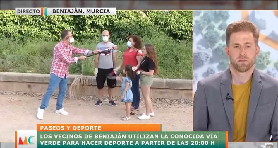 La furia de un presentador de la televisión de Murcia tras su «pillada» en directo