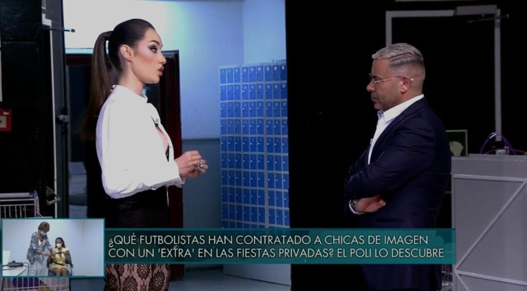 Jorge Javier intenta que Adara Molinero recapacite y vuelva a su entrevista en 'Sábado Deluxe'.