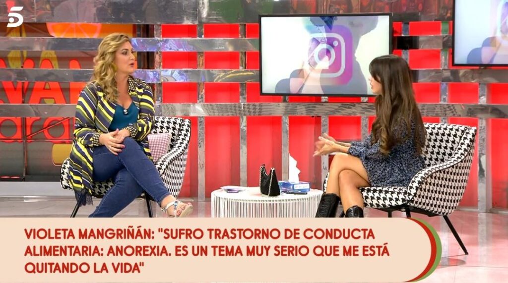 Carlota Corredera entrevista a Violeta Mangriñán en 'Sálvame Tomate'.