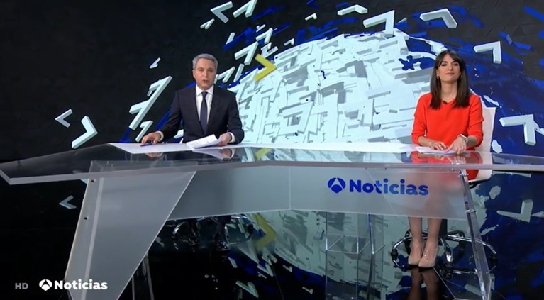 Vicente Vallés y Esther Vaquero, líderes presentando Antena 3 Noticias 2