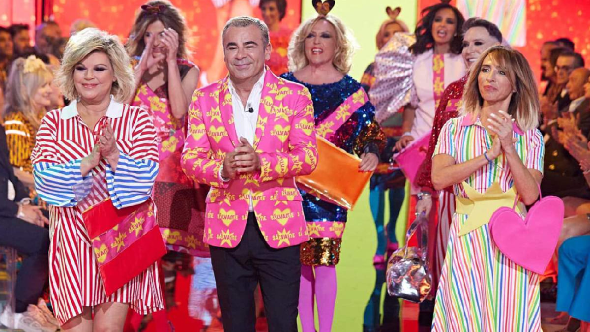 Terelu Campos, Jorge Javier Vázquez y María Patiño en el desfile de la 'Sálvame Fashion Week' en homenaje a Mila Ximénez.