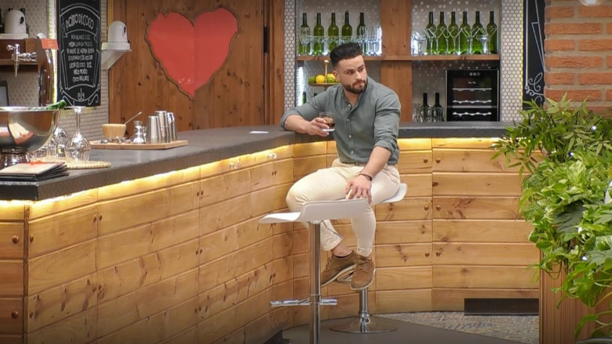 Histórico en 'First Dates': Un soltero es plantado por su cita y la estupefacción es total