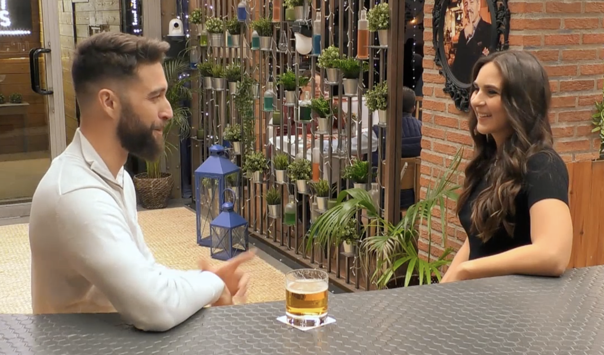 Inédita cuenta atrás a dos solteros de 'First Dates' para poder conocerse fuera de cámaras