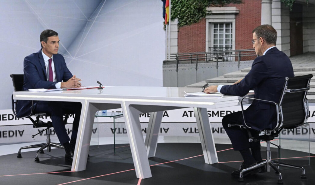 Pedro Sánchez y Alberto Núñez Feijóo en el debate de Atresmedia