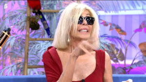 Bibiana Fernández con gafas de sol en 'El programa de Ana Rosa'.