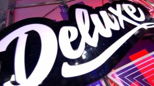 Logotipo de 'Viernes Deluxe'.