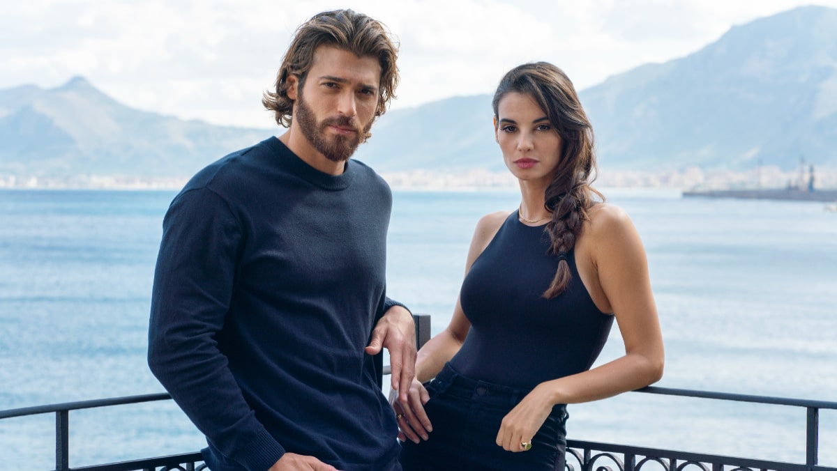 Francesca Chillemi y Can Yaman en 'Violeta como el mar'.