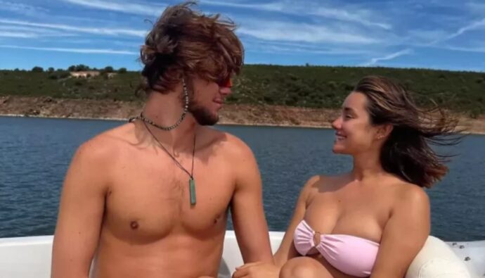 Adara Molinero y Bosco Martínez-Bordiú, de vacaciones.