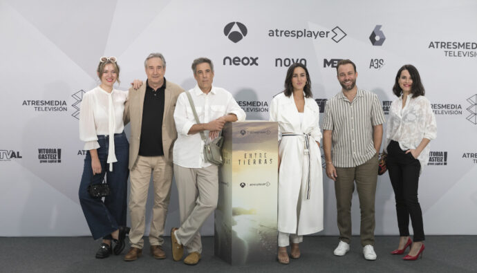 Atresmedia presenta ‘Entre Tierras’, su «adaptación libre» de ‘La esposa’: «Queríamos una superproducción»