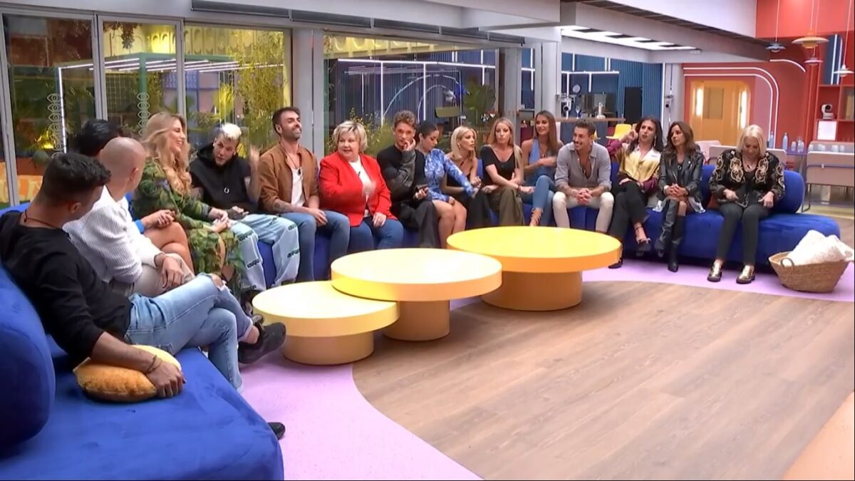 Los concursantes de 'GH VIP 8' en el salón.