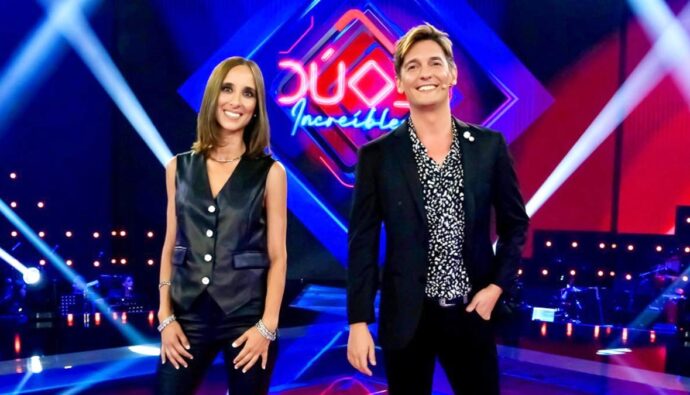 Julia Varela y Xavi Martínez, presentadores de 'Dúos increíbles 2'.