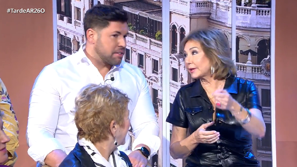 Ana Rosa Quintana junto a su sobrino en 'TardeAR'.