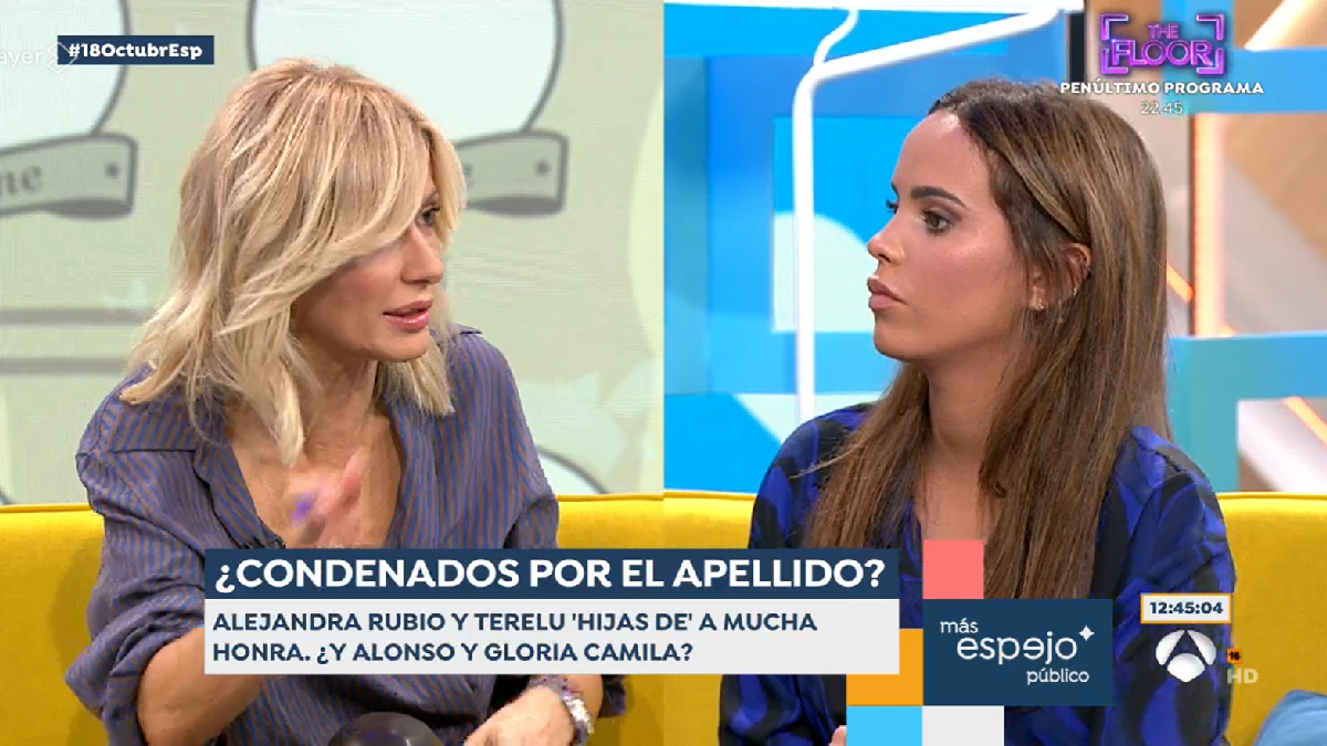 Susanna Griso y Gloria Camila en 'Espejo Público'.