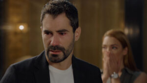 Mario Costa y Olivia en el final de 'Mía es la venganza'