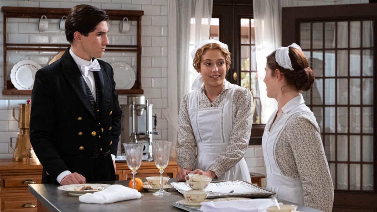 Jana, María Fernández y Salvador en 'La Promesa'.