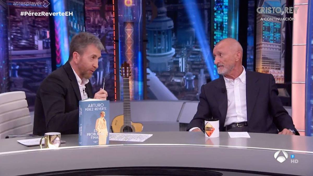 Pablo Motos y Arturo Pérez Reverte en 'El Hormiguero'