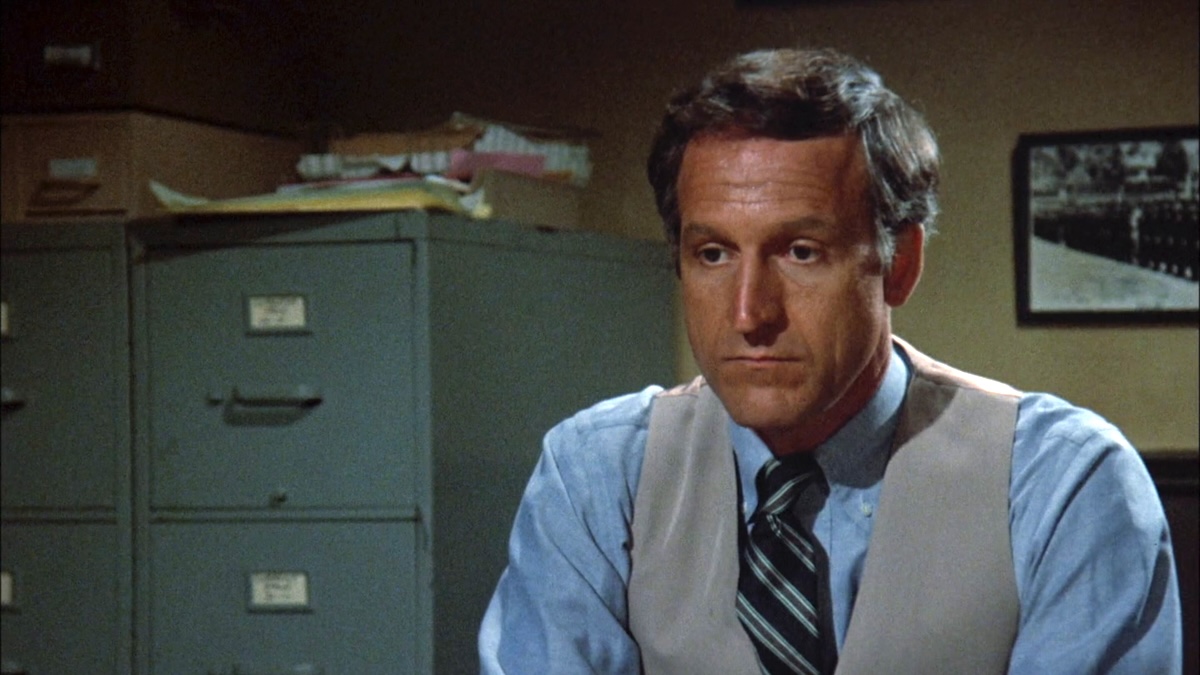 Daniel J. Travanti como el Capitán Furillo