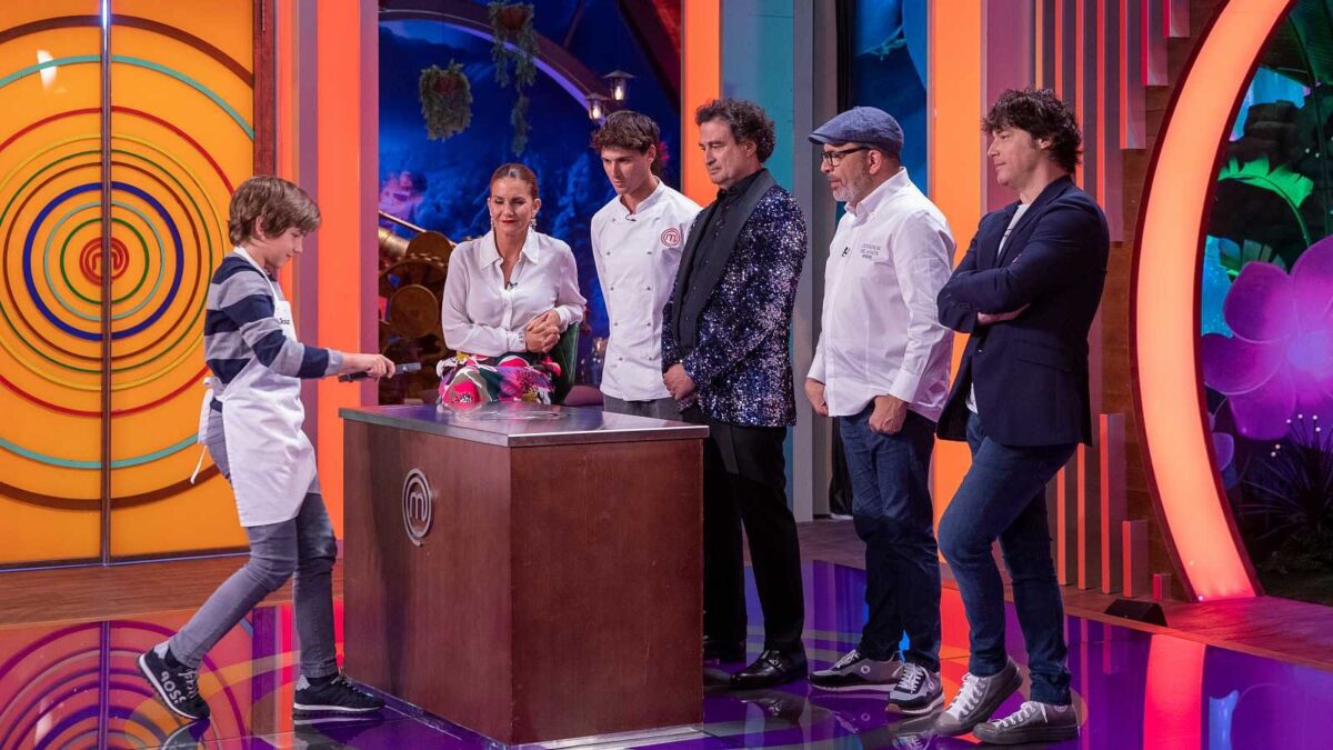 Los jueces de 'MasterChef Junior 10' con Daniel Illescas y Jesús Sánchez.