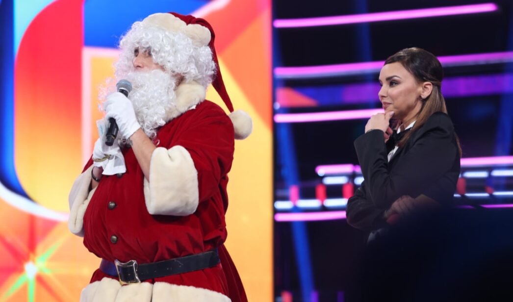 Chenoa y Papá Noel en la gala de Navidad de 'OT 2023'.