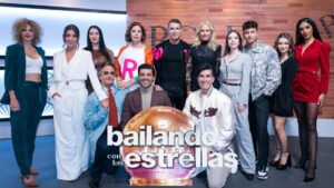 Concursantes, jurado y presentadores de 'Bailando con las estrellas'.