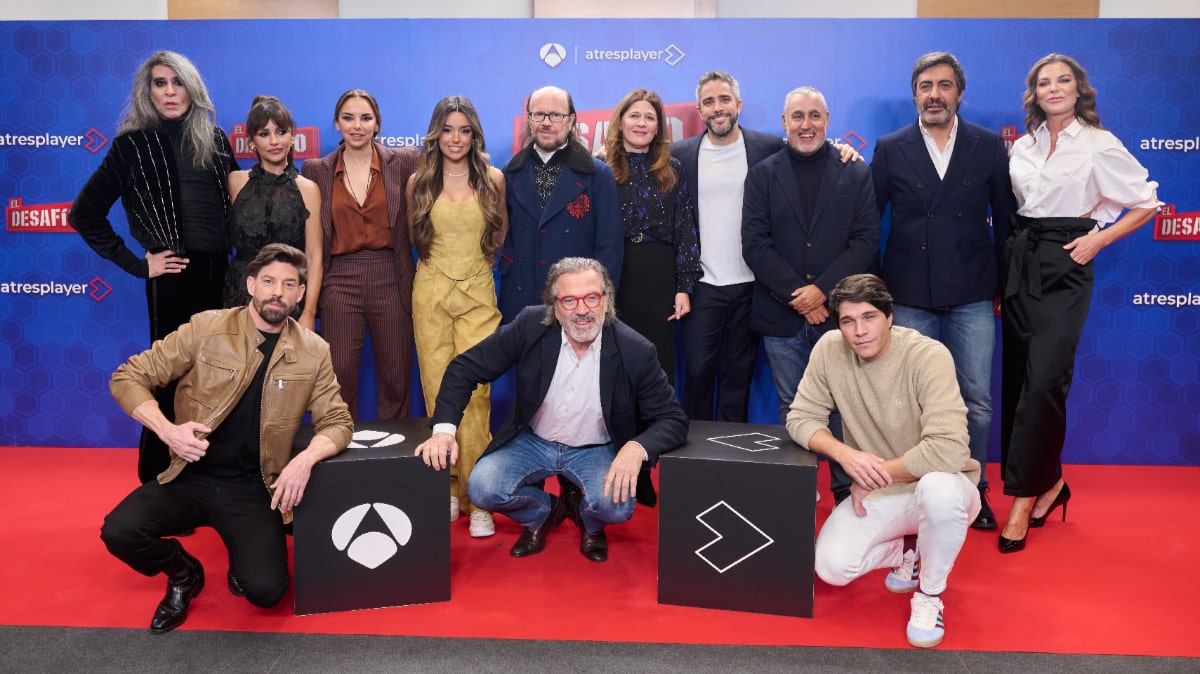 Roberto Leal, los concursantes y el jurado de 'El desafío'.