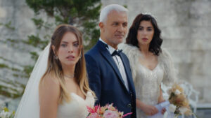 Yildiz, Halit y Sahika en la boda de 'Pecado original'.