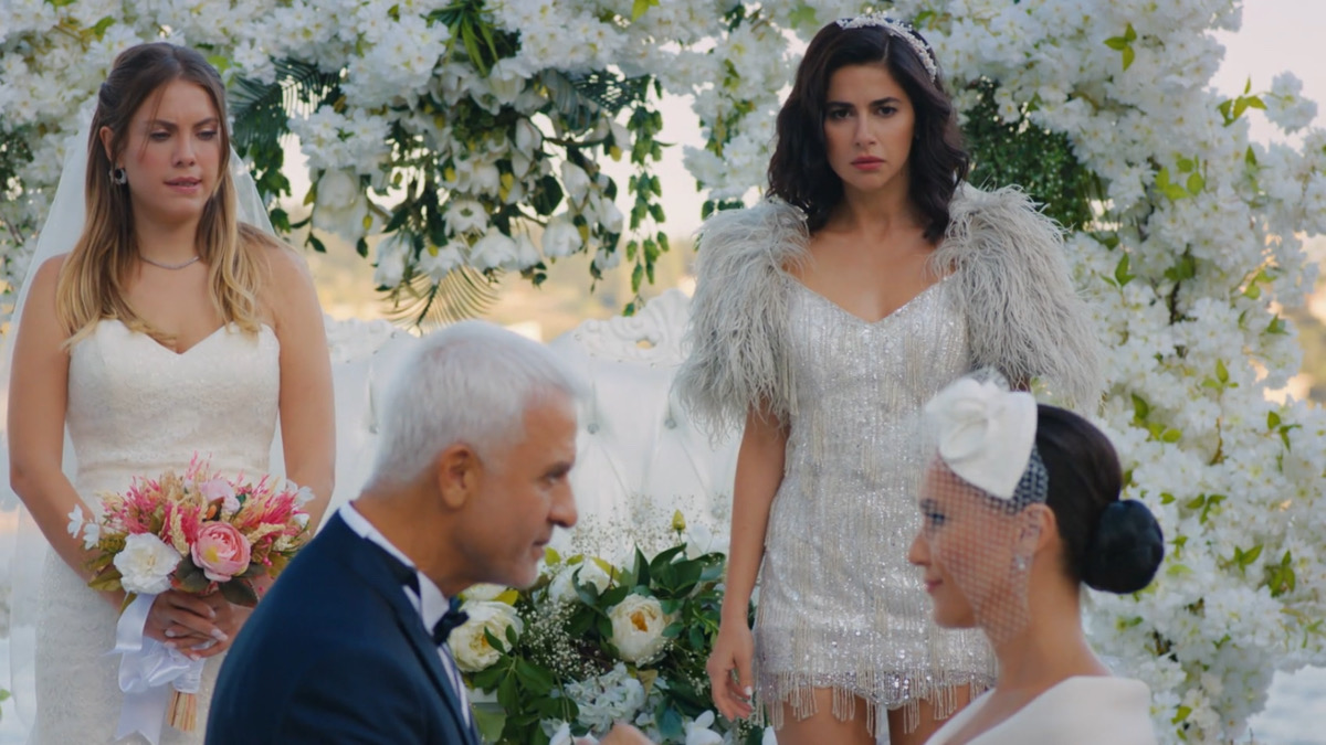 Halit y Ender se casan ante Yildiz y Sahika en 'Pecado original'.