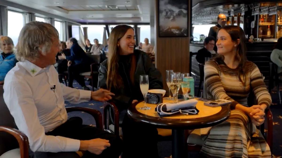 María y Marta Pombo junto a Jesús Calleja en 'Planeta Calleja'.