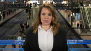 Carmen Chaparro en directo desde Atocha para 'Informativos Telecinco'