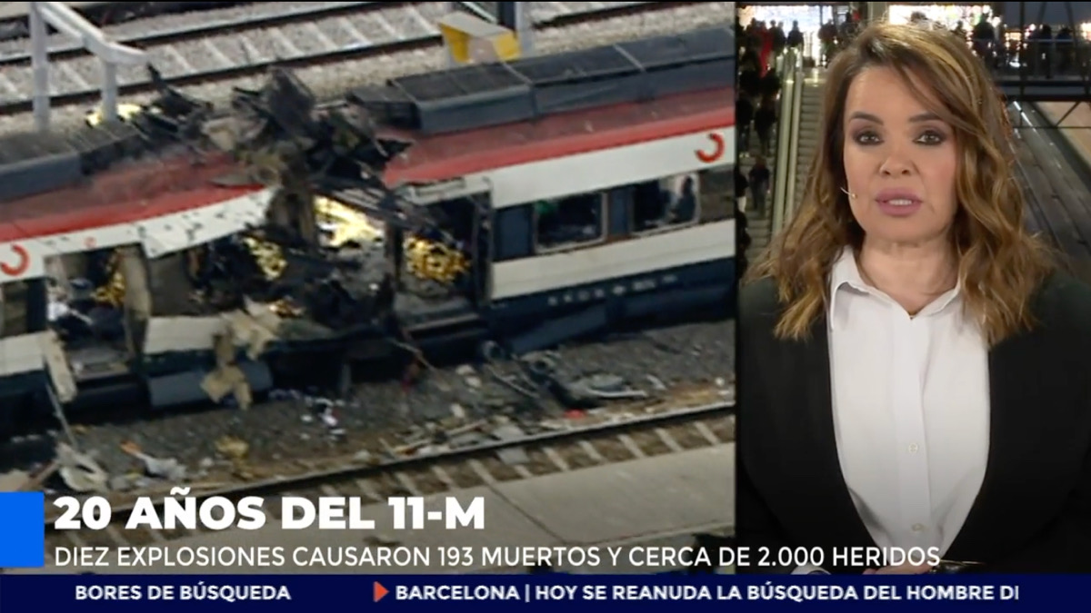 Carmen Chaparro en directo desde Atocha para 'Informativos Telecinco'