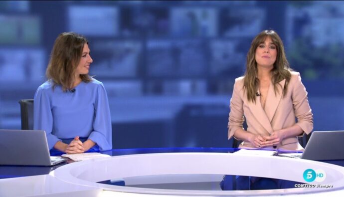 Ángeles Blanco e Isabel Jiménez en 'Informativos Telecinco'.