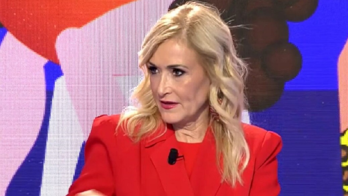 A Cristina Cifuentes le preguntan por su fichaje en 'Supervivientes' y su respuesta lo dice todo