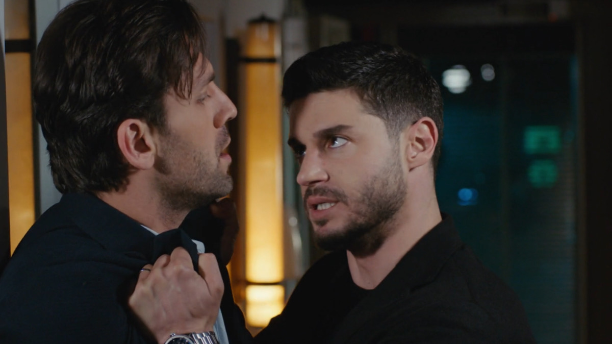 Çagatay y Mert se pelean en 'Pecado original'.
