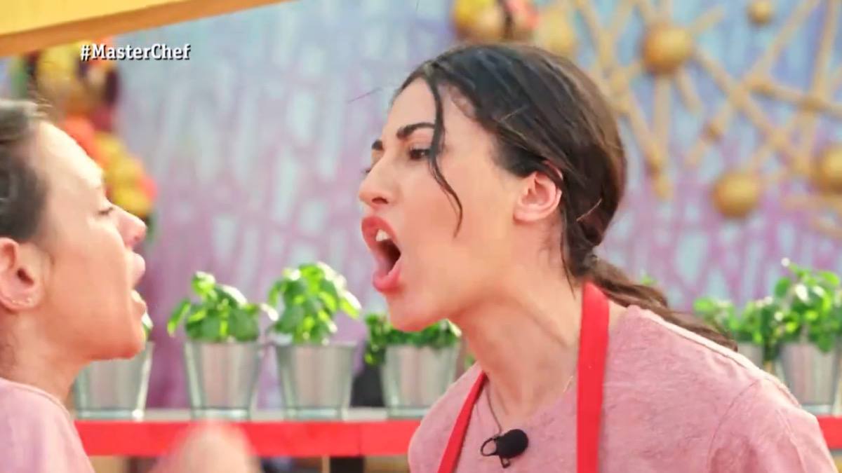 Samya y María discuten en 'MasterChef 12'.