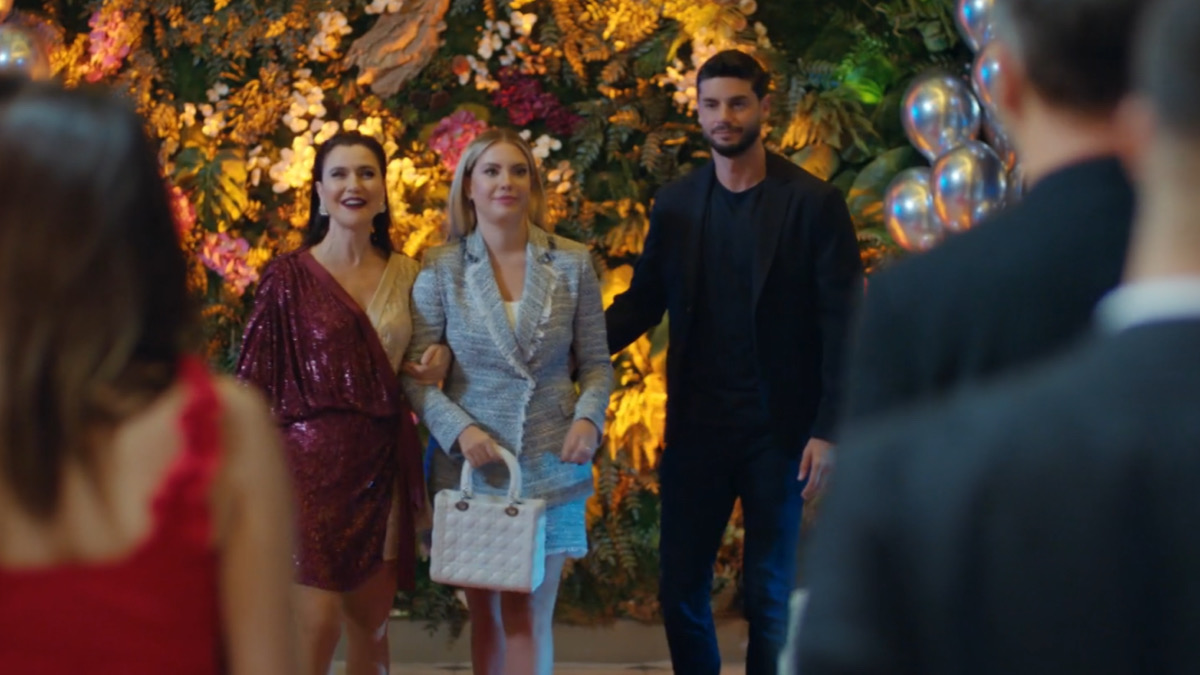 Yildiz y Çagatay en su fiesta sorpresa de 'Pecado original'
