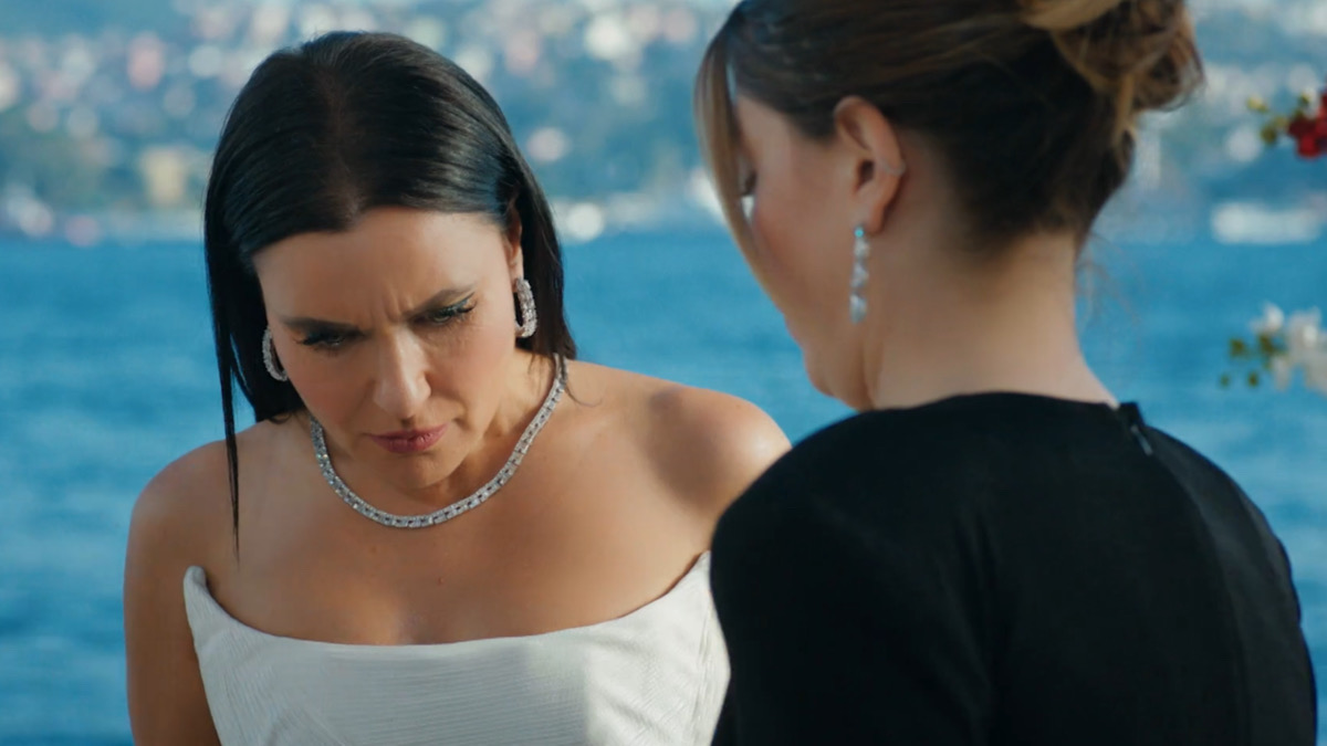 Yildiz rompe el vestido de novia de Ender en 'Pecado original'