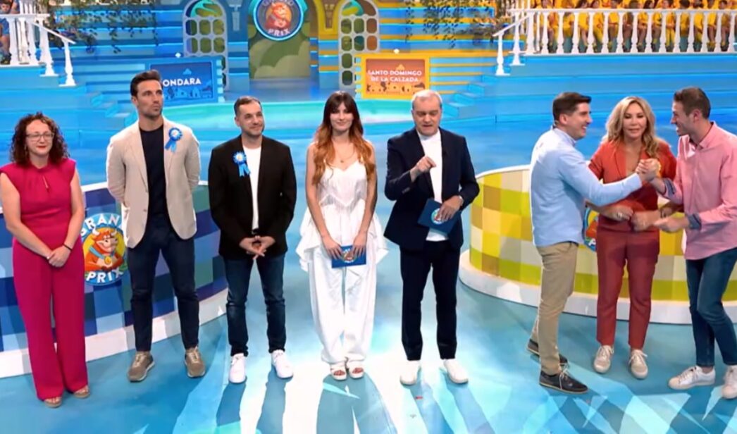 Ramón García, Cristinini, Jaime Astrain, Norma Duval y los alcaldes en 'El Grand Prix'.