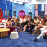 Los concursantes de 'Gran Hermano' en el salón de la casa