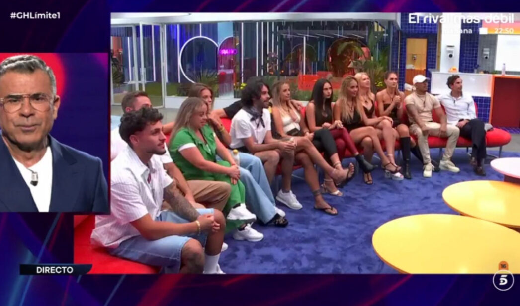 Jorge Javier junto a los concursantes de 'Gran Hermano'