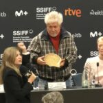 Paula Púa junto a Pedro Almodóvar en el Festival de San Sebastián