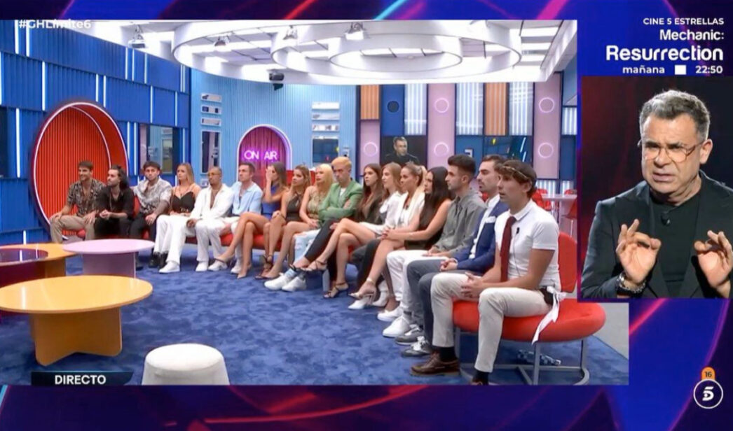 Jorge Javier junto a los concursantes de 'Gran Hermano'