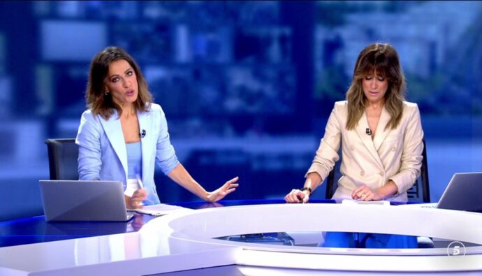 Isabel Jiménez y Ángeles Blanco en 'Informativos Telecinco'