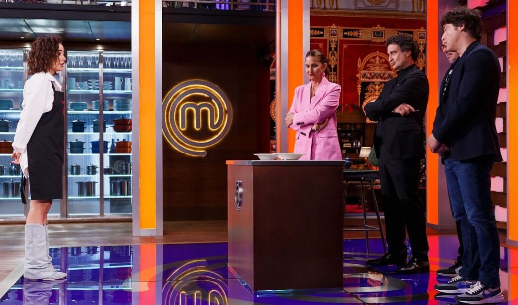 Marina Rivers y el jurado de 'MasterChef Celebrity 9'.