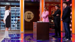 Marina Rivers y el jurado de 'MasterChef Celebrity 9'.