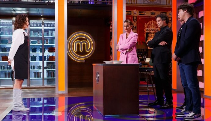 Marina Rivers y el jurado de 'MasterChef Celebrity 9'.