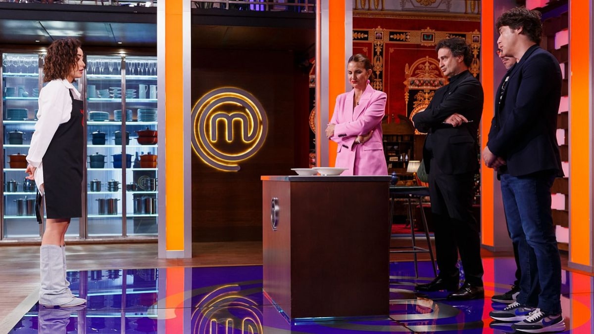 Marina Rivers y el jurado de 'MasterChef Celebrity 9'.