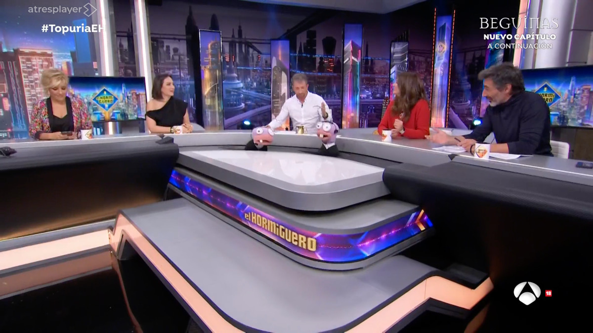 Cristina Pardo, Tamara Falcó, Pablo Motos, Nuria Roca y Juan del Val en 'El Hormiguero'