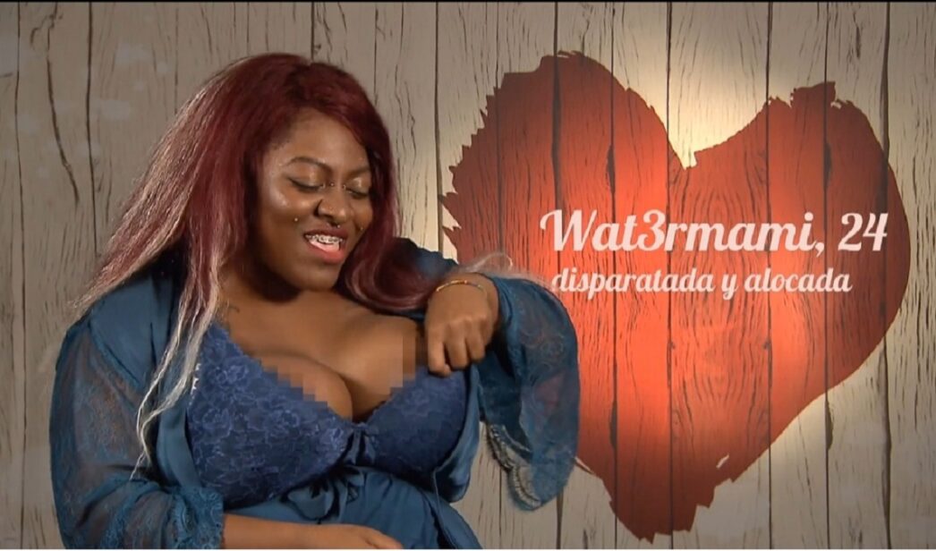 Censura en 'First Dates' a una soltera por exhibir sus pechos.