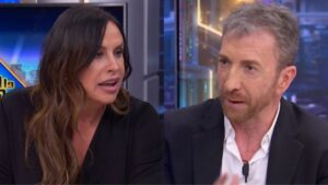 Karla Sofía Gascón y Pablo Motos en 'El Hormiguero'.